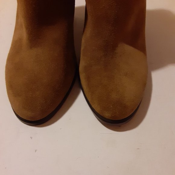 Vince Camuto distressed leather booties /rivets - Picture 7 of 10